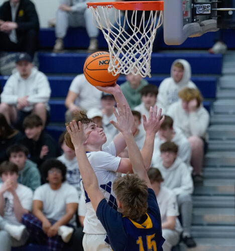 Frantz's career night helps Muncy defeat CV; reach district semis